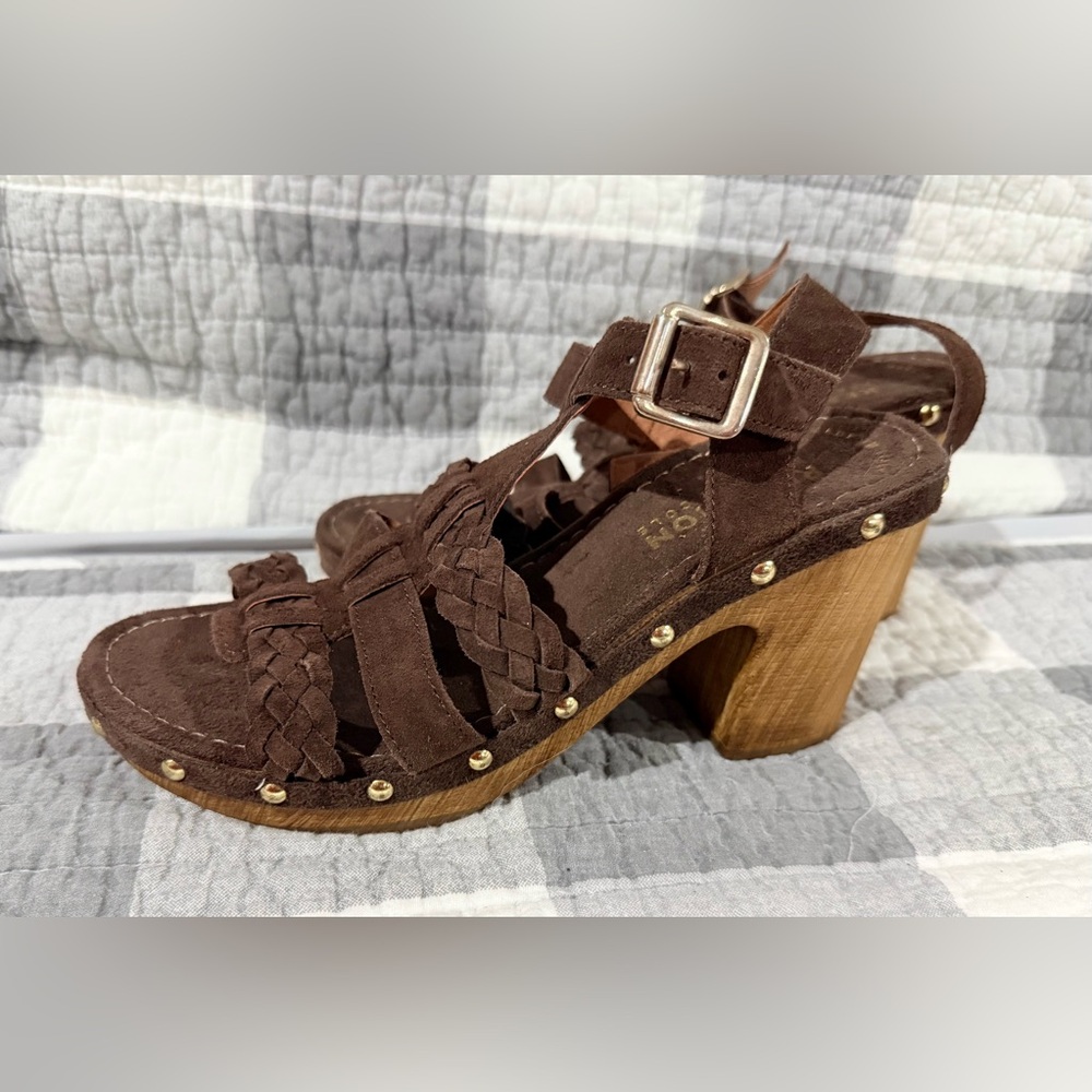 Kenneth Cole Reaction Brown Suede and Studded Wedges. Size 6.5